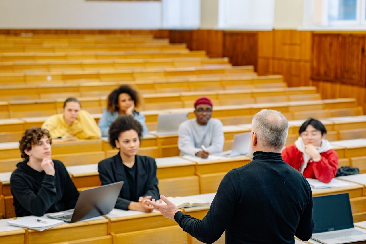 Como evitar faltar às aulas? Veja 9 dicas para manter a frequência!